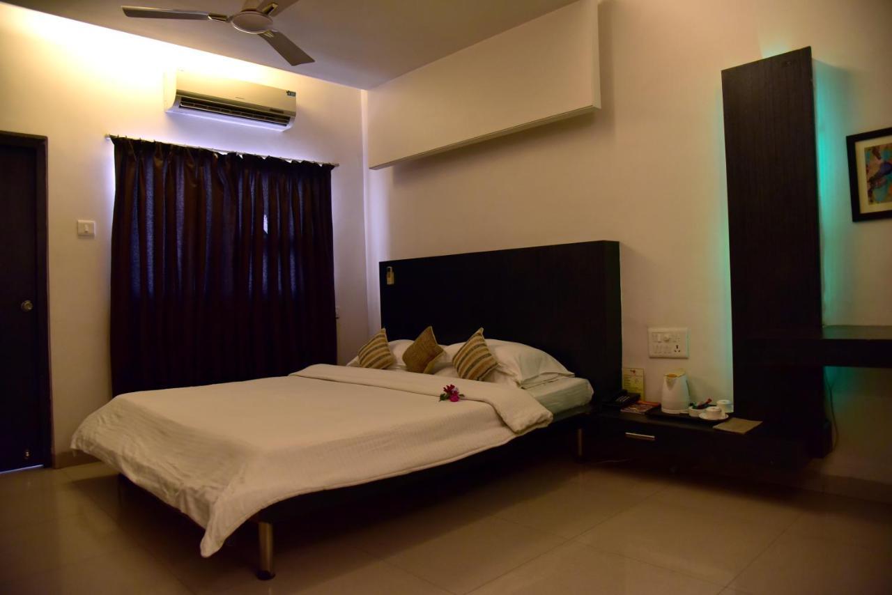 Hotel Rama Heritage Nashik Exteriör bild