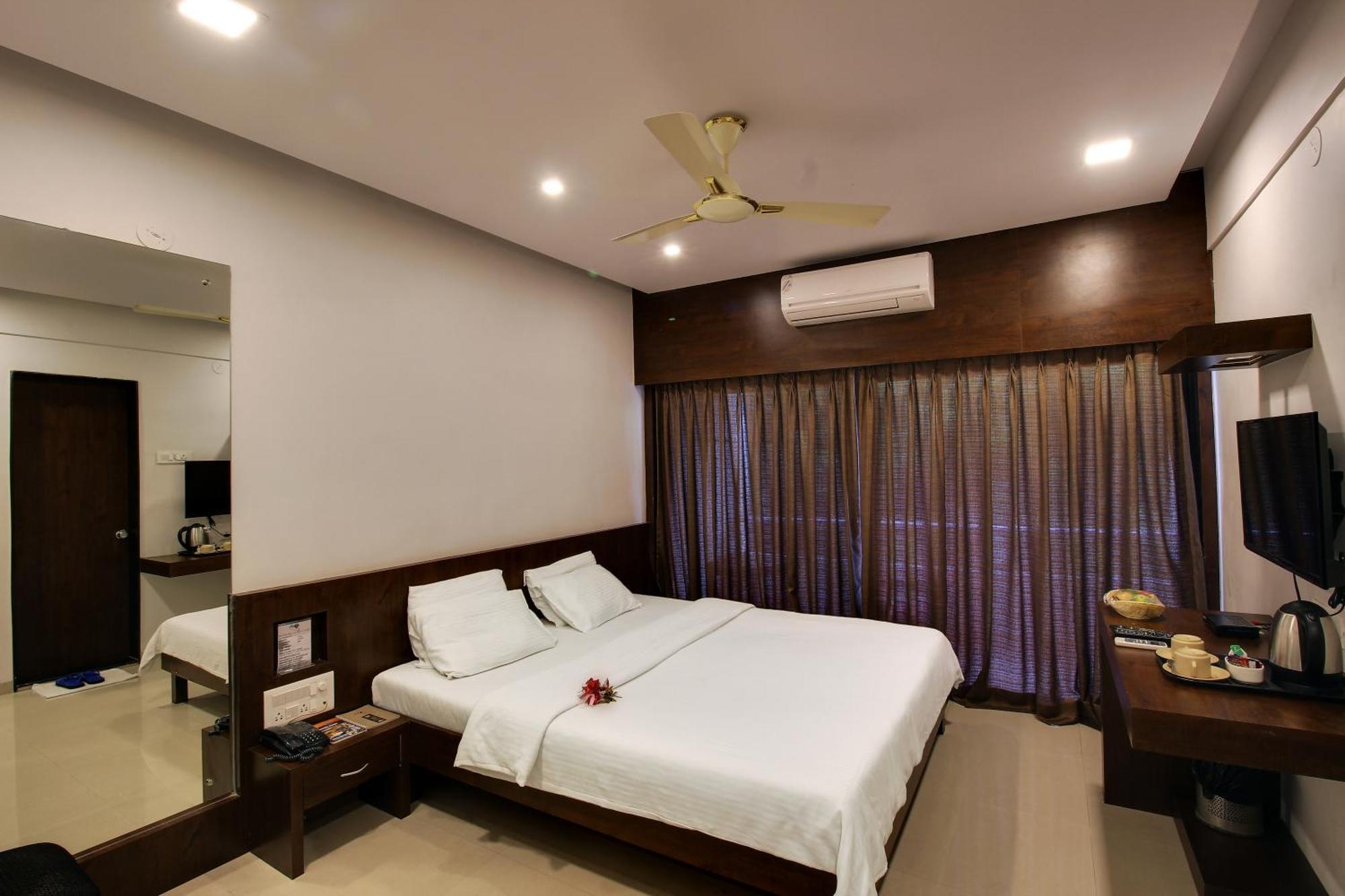 Hotel Rama Heritage Nashik Exteriör bild