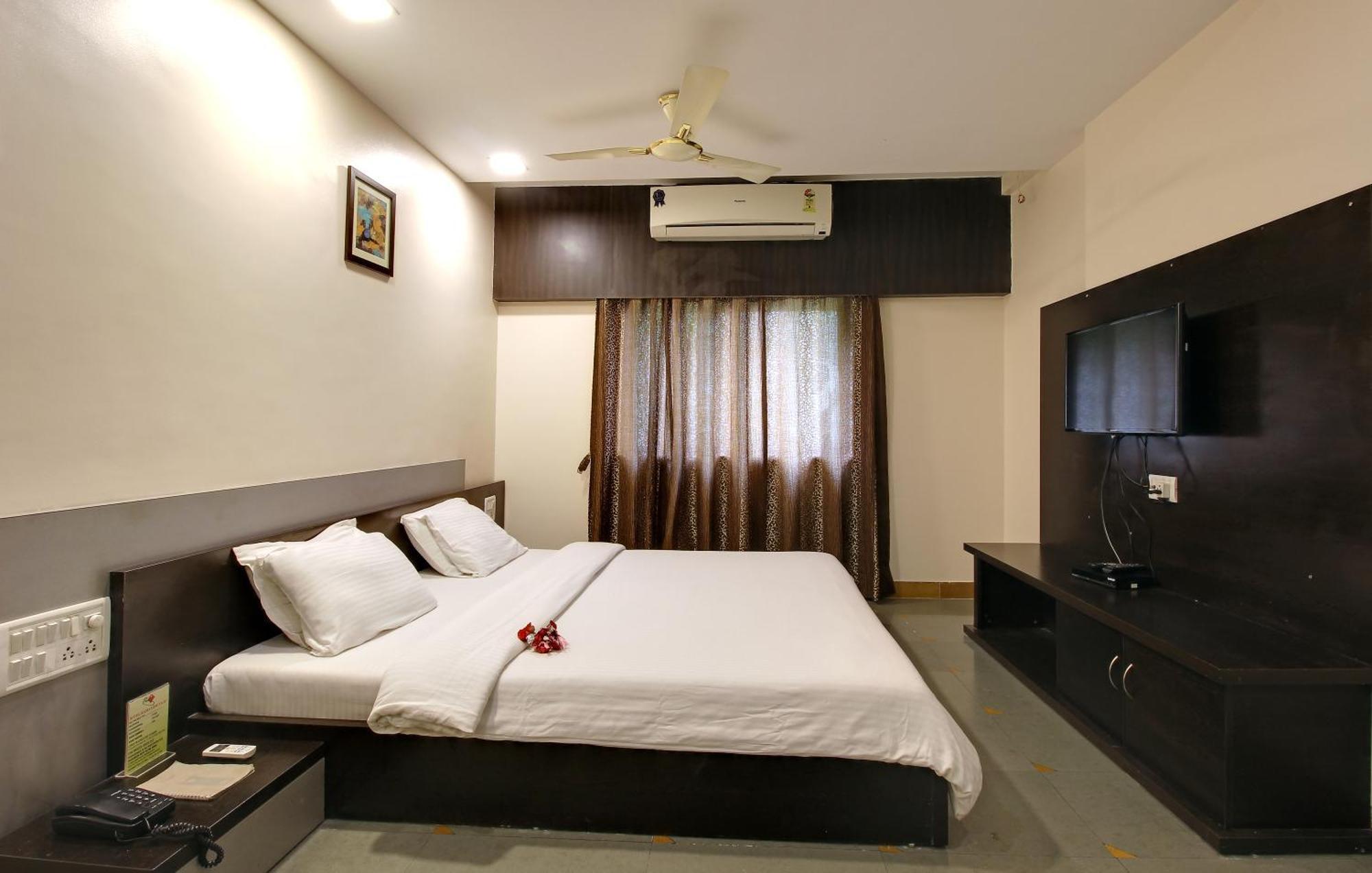Hotel Rama Heritage Nashik Exteriör bild