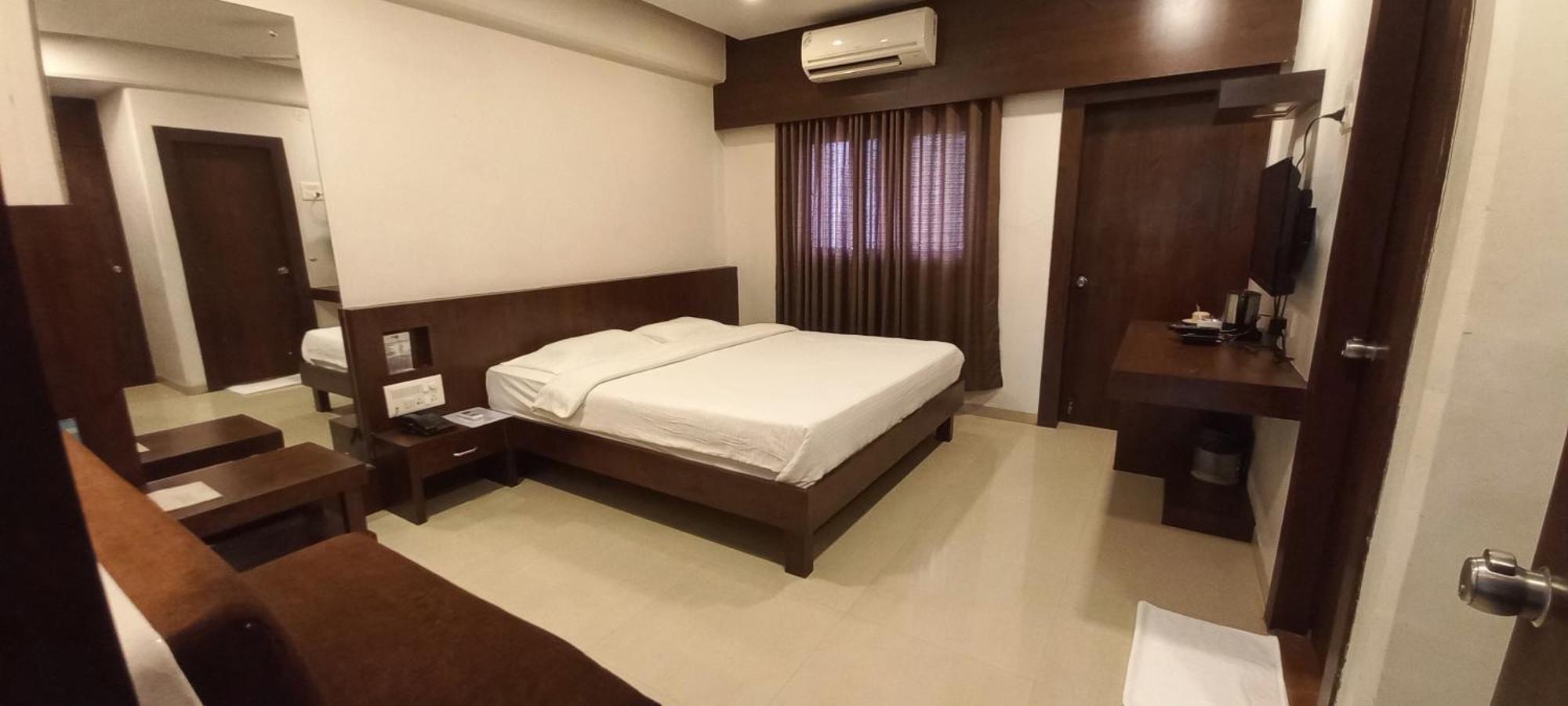 Hotel Rama Heritage Nashik Exteriör bild