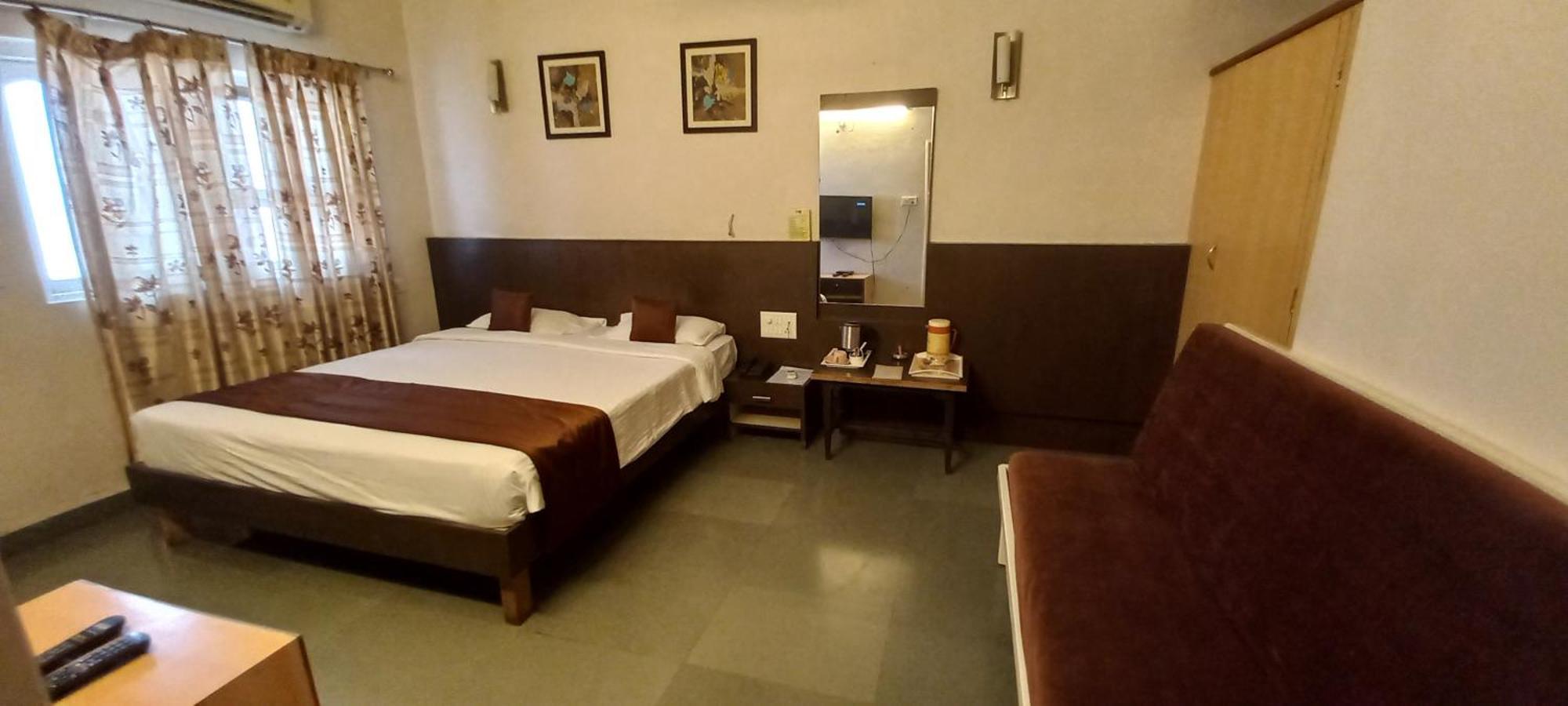 Hotel Rama Heritage Nashik Exteriör bild