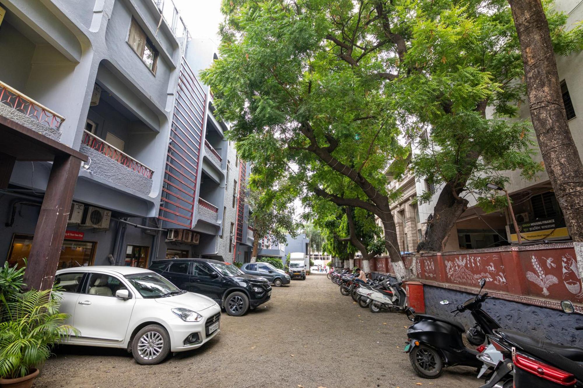 Hotel Rama Heritage Nashik Exteriör bild
